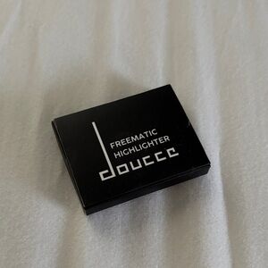 Doucce Freematic Highlighter